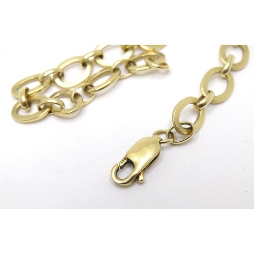 608 - A 9ct gold bracelet. Approx. 7 1/2