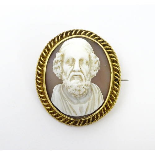 632 - A 19thC shell carved cameo depicting the Greek poet Homer within a yellow metal mount and with locke... 