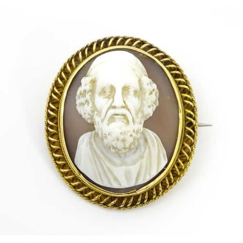 632 - A 19thC shell carved cameo depicting the Greek poet Homer within a yellow metal mount and with locke... 