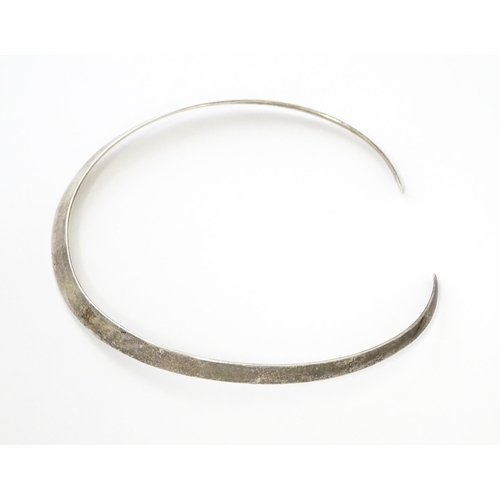 663 - A silver bracelet together with a silver necklace (2)