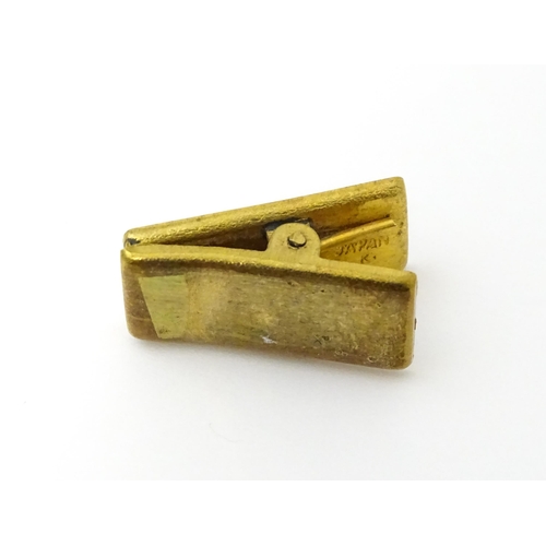 664 - Gilt metal cufflinks, tie pin and clip with Japanese Damascene decoration. Tie pin approx. 2