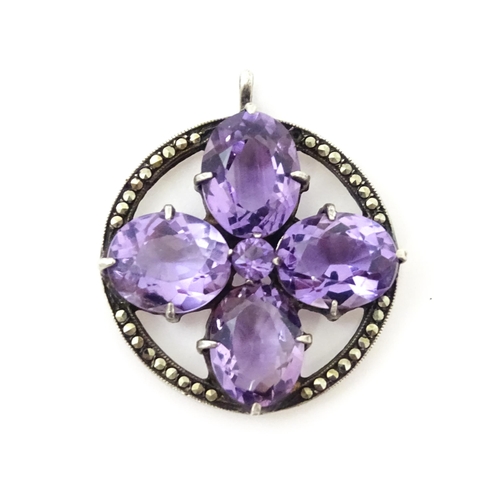 668 - Assorted jewellery to include a white metal pendant set with amethyst and marcasite detail, a brooch... 