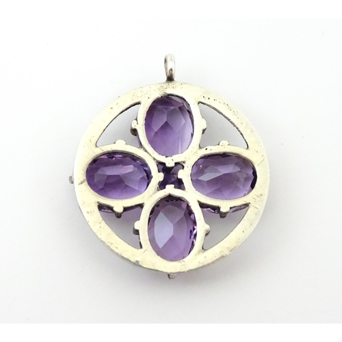 668 - Assorted jewellery to include a white metal pendant set with amethyst and marcasite detail, a brooch... 