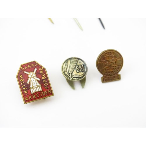 789 - Trade Union Interest: a quantity of assorted badges, pins, etc. to include 2 Gewerkschaftstag D. Pri... 