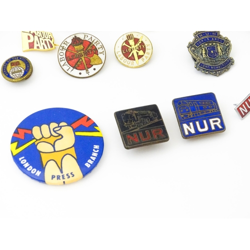 790 - Trade Union Interest: a quantity of assorted badges, pins, etc. to include a silver National Union o... 