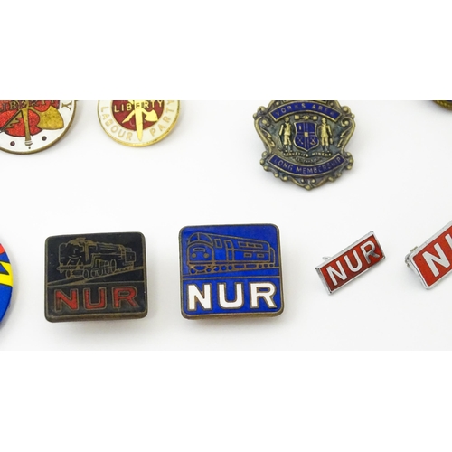 790 - Trade Union Interest: a quantity of assorted badges, pins, etc. to include a silver National Union o... 