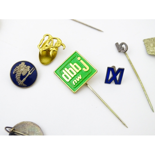 792 - Trade Union Interest: a quantity of assorted badges, pins, etc. to include silver examples, IG Chemi... 