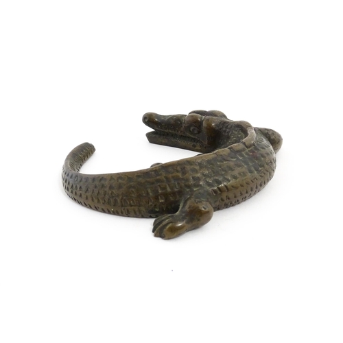 1054 - A 20thC cast bronze model of a crocodile / alligator. Approx. 5 1/4