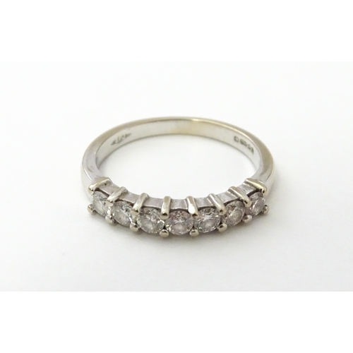 550 - An 18ct white gold half eternity ring set with 7 diamonds. Ring size approx. G