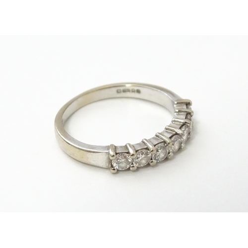 550 - An 18ct white gold half eternity ring set with 7 diamonds. Ring size approx. G