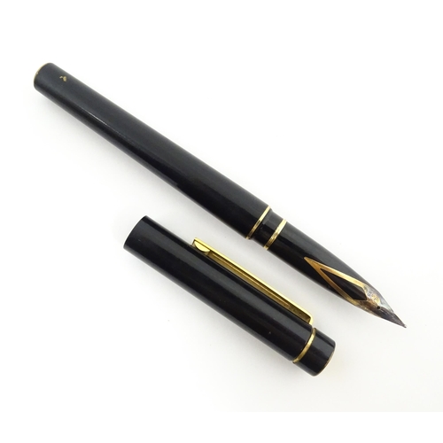 1273 - A Schaeffer 'Targa' fountain pen, with black barrel and cap, 14k gold nib, approx 5 3/8