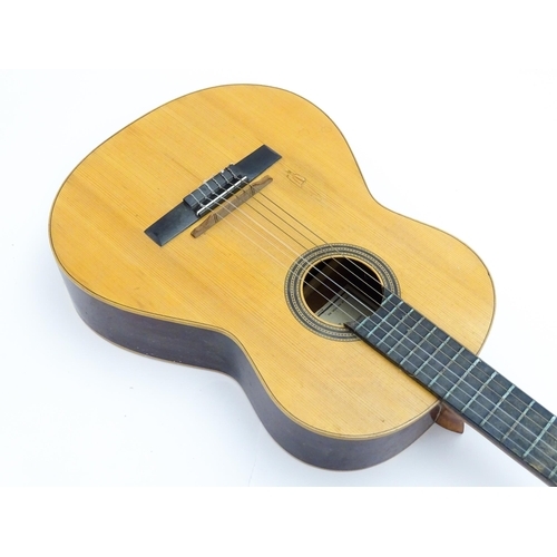 1371 - Musical instrument : a mid 20thC M. G. Contreras of Madrid classical guitar. Approx 39