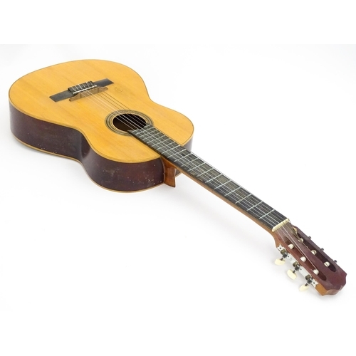 1371 - Musical instrument : a mid 20thC M. G. Contreras of Madrid classical guitar. Approx 39