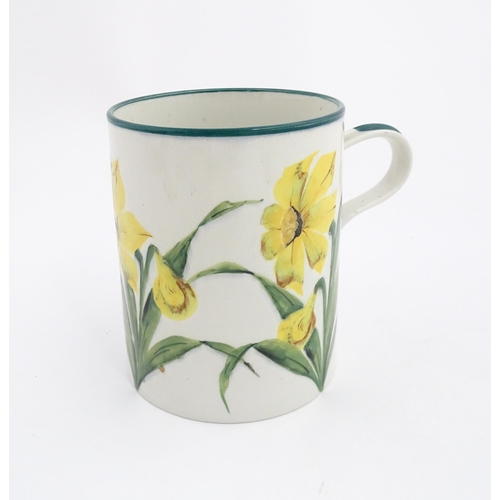 115 - A Wemyss tankard / mug with hand painted daffodil flowers and green detail to rim and handle. Impres... 