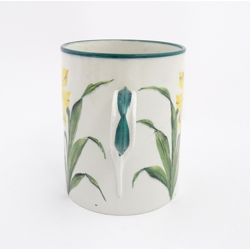 115 - A Wemyss tankard / mug with hand painted daffodil flowers and green detail to rim and handle. Impres... 