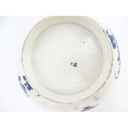 125 - A Caughley blue and white bowl decorated in the Slice Apple and Damson pattern. Marked with S under.... 