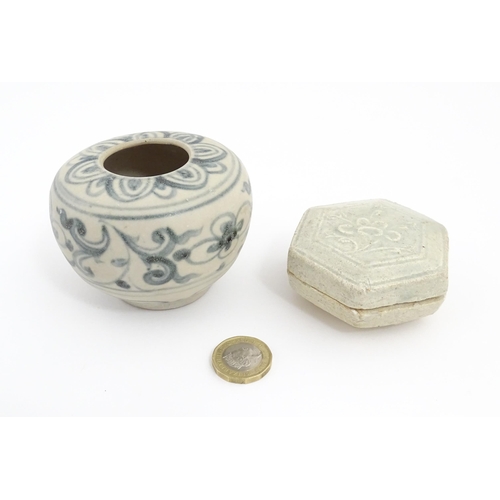 22 - A small Chinese blue and white jarlet of squat form decorated with brushwork floral and foliate deta... 