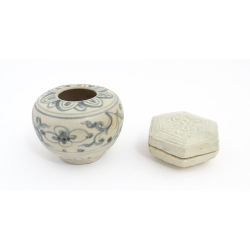 22 - A small Chinese blue and white jarlet of squat form decorated with brushwork floral and foliate deta... 