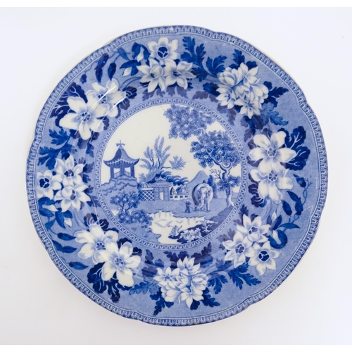 63 - A 19thC Rogers blue and white plate decorated in the Elephant pattern. Impressed marks under. Approx... 