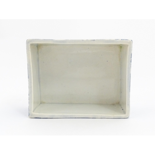 69 - A 19thC blue and white box / dish of rectangular form decorated in the Nuneham Courtenay pattern. Ap... 