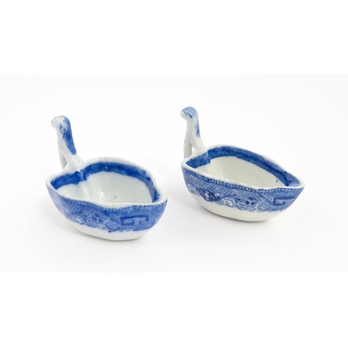 73 - Two 19thC blue and white pickle dishes. Approx. 2 3/4