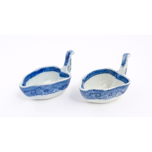 73 - Two 19thC blue and white pickle dishes. Approx. 2 3/4