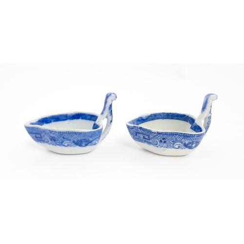 73 - Two 19thC blue and white pickle dishes. Approx. 2 3/4