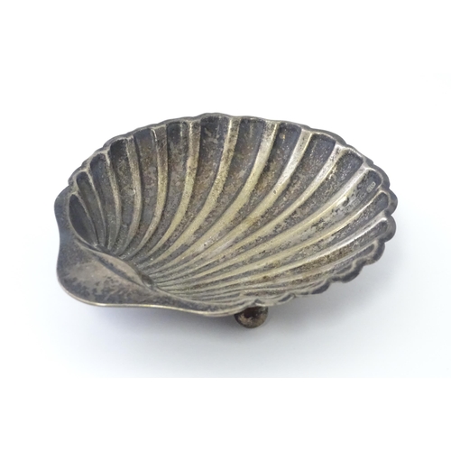 257 - A silver butter dish of scallop shell form hallmarked Sheffield 1915, maker Harrison Brothers & Hows... 