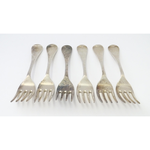 259 - A set of six silver dessert forks hallmarked Sheffield 1915, maker James Dixon & Sons Ltd. Approx. 7... 