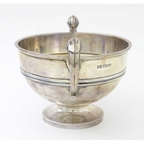 275 - A silver pedestal bowl with twin handles. Hallmarked Sheffield 1921 maker Walker & Hall. Approx 8 3/... 