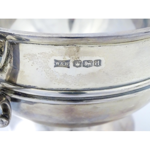 275 - A silver pedestal bowl with twin handles. Hallmarked Sheffield 1921 maker Walker & Hall. Approx 8 3/... 