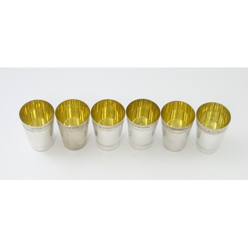 279 - A cased set of 6 silver hunting / shooting tot cups with gilded interiors hallmarked Birmingham 1940... 