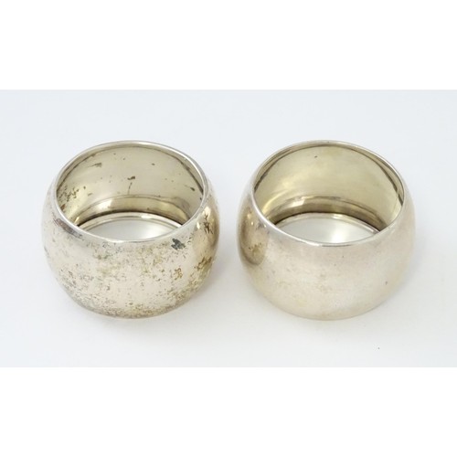 262 - Two silver napkin rings hallmarked Sheffield 1909, maker Thomas Bradbury & Sons Ltd. (2)