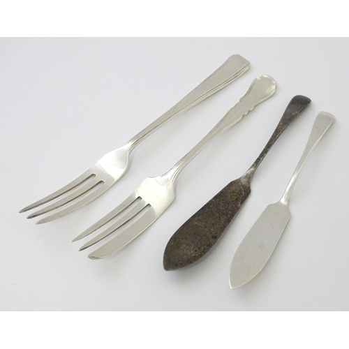 308 - Assorted silver items compromising 2 cake forks hallmarked Sheffield 1959 and 1935 maker Harrison Br... 