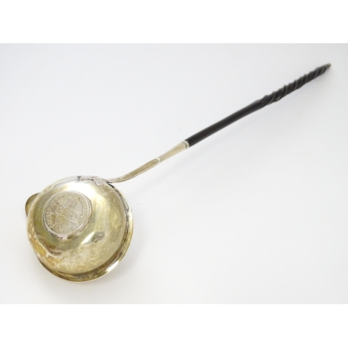 357 - A Silver toddy ladle with coin style detail to bowl depicting Queen Anne. Approx 15