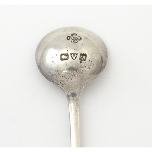 431 - A quantity of assorted silver items to include a silver handled King's pattern pie server hallmarked... 