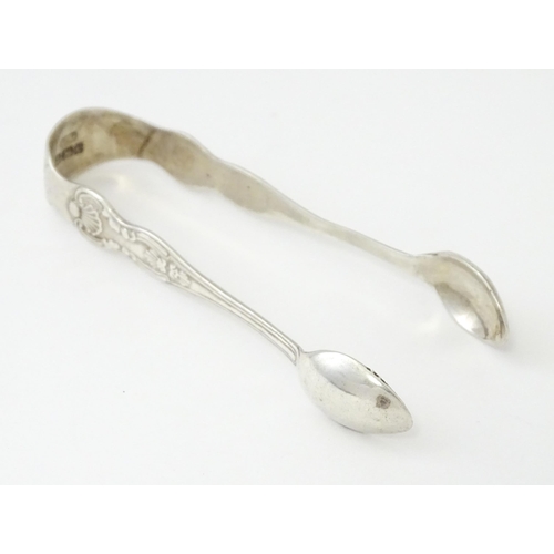 431 - A quantity of assorted silver items to include a silver handled King's pattern pie server hallmarked... 