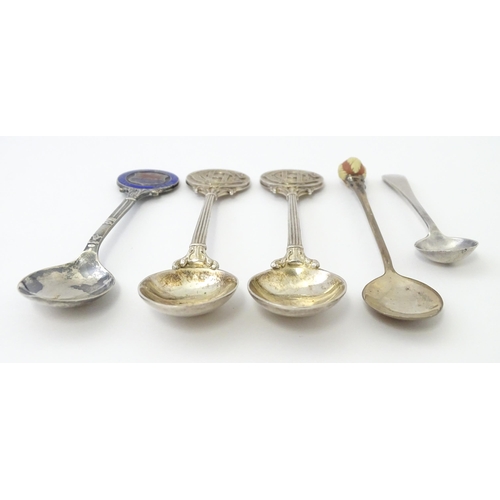 431 - A quantity of assorted silver items to include a silver handled King's pattern pie server hallmarked... 