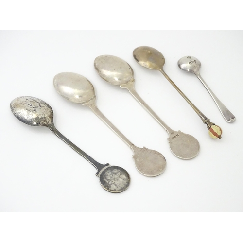 431 - A quantity of assorted silver items to include a silver handled King's pattern pie server hallmarked... 