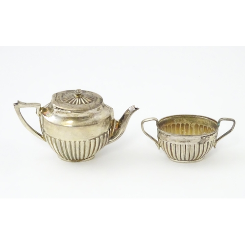 434 - A miniature / dolls house silver twin handled teapot and sugar bowl. Marked .925. Teapot approx. 1 3... 