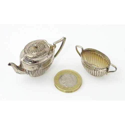 434 - A miniature / dolls house silver twin handled teapot and sugar bowl. Marked .925. Teapot approx. 1 3... 