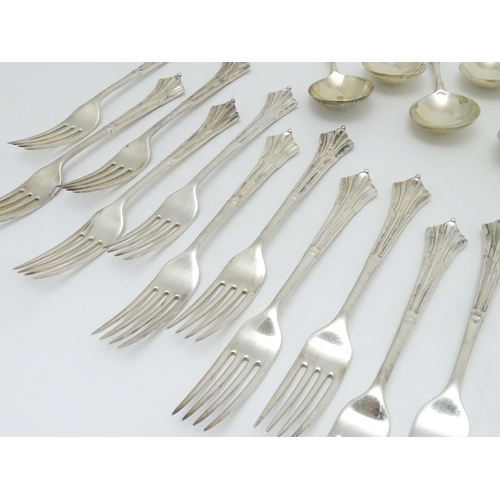 442 - A quantity of Victorian silver Albany pattern cutlery / flatware comprising tablespoons, dessert spo... 