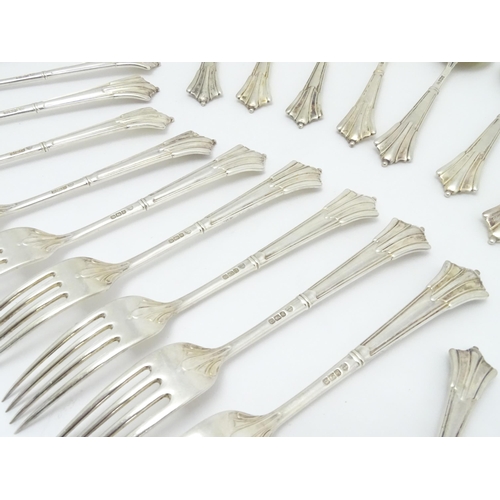 442 - A quantity of Victorian silver Albany pattern cutlery / flatware comprising tablespoons, dessert spo... 