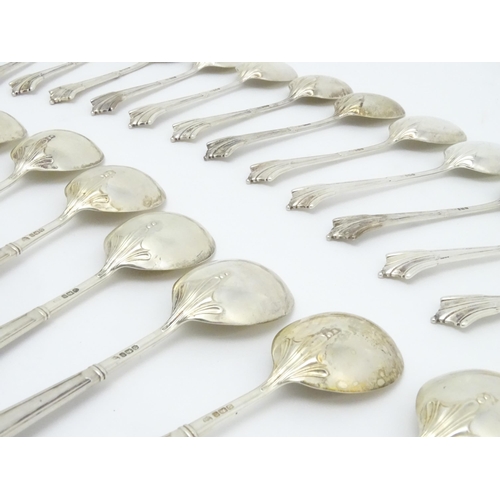 442 - A quantity of Victorian silver Albany pattern cutlery / flatware comprising tablespoons, dessert spo... 