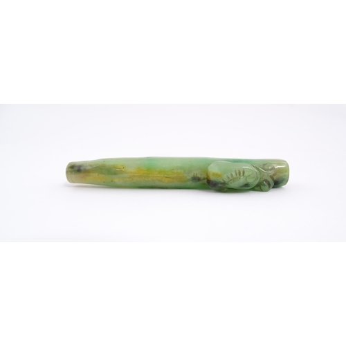 1026 - An Oriental jade coloured hardstone cheroot mouthpiece / holder with carved detail. Approx. 4 1/2