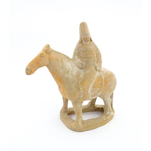 1029 - A Chinese Tang dynasty pottery model of a horse and rider. Approx. 10 1/2