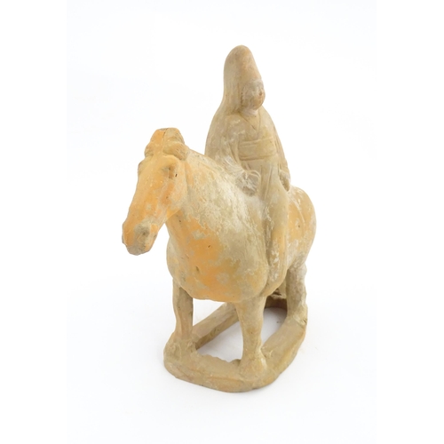 1029 - A Chinese Tang dynasty pottery model of a horse and rider. Approx. 10 1/2