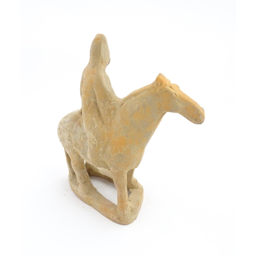 1029 - A Chinese Tang dynasty pottery model of a horse and rider. Approx. 10 1/2