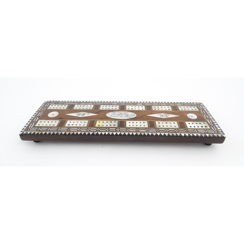 1039 - A late 19th / early 20thC rosewood cribbage board with inlaid mother of pearl decoration. Together w... 