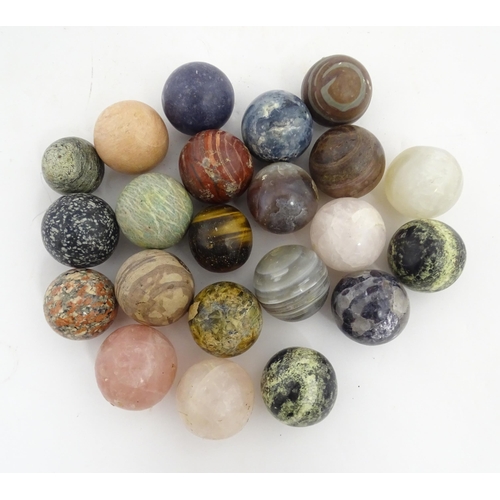 1083 - Natural History / Geology Interest: A quantity of polished hardstone specimen spheres, examples to i... 